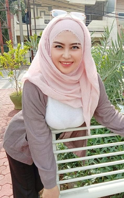 Cerita Porno Mendapatkan Pelajaran Seks Dari Nyai Pesantren