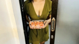 Tetangga Antar Makanan Malah Di Entot