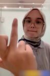 Tantangan Cewe Hijab Omek Di Toilet Mall