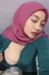 HIJAB ASN Horny Di kamar Mandi